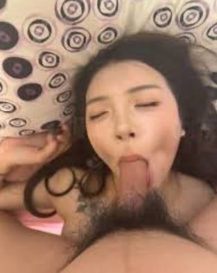 【Stripchat】高颜值黑丝反差母狗「LinLin_cpp」M属性精神小妹和黄毛大战黑丝啪啪掐脖子扇耳光草逼