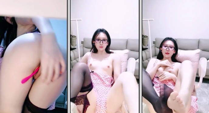最骚眼睛小妹妹【芋俞雨玉】小穴很干净粉嫩 可吃 开档丝袜性感美腿 极品大屁股 跳弹水晶棒自慰 超爽 (6)